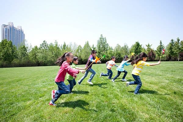 4 lợi ích tuyệt vời khi cho trẻ chơi cùng thiên nhiên